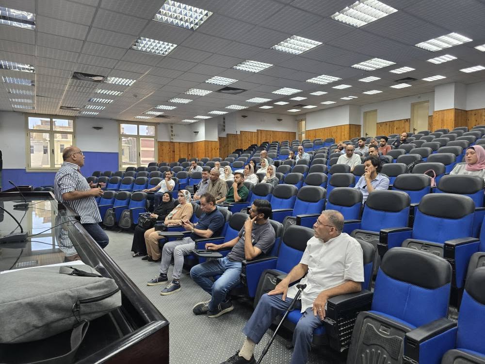 دورة تدريبية رائدة حول استراتيجيات النمو المستدام وتطوير الأداء الوظيفي